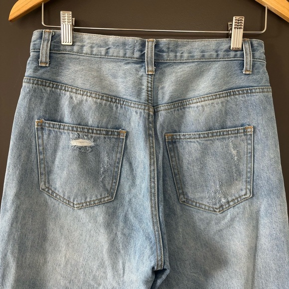 By Together Distressed Light Wash High Waisted Boyfriend Jeans in Size Medium - Picture 7 of 9